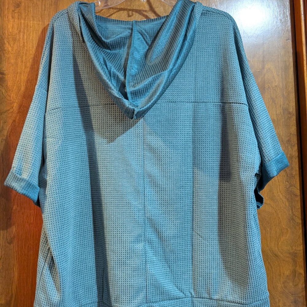 NWT S/M Andree by Unit Textured 3/4 Sleeve Hoodie Top with Front Pocket GREEN - Picture 3 of 7